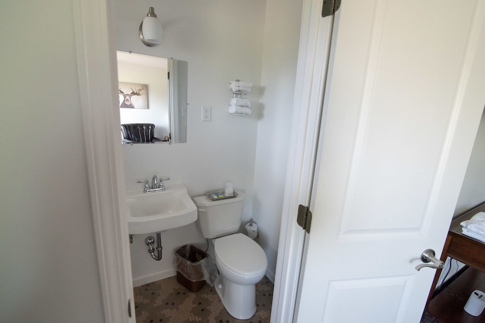 Three Lakes Motel - photo 18