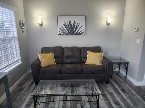 2Br Cozy Condo Located At Fall Creek Resort Free Tickets Included Fc 53 5 in Branson, United States