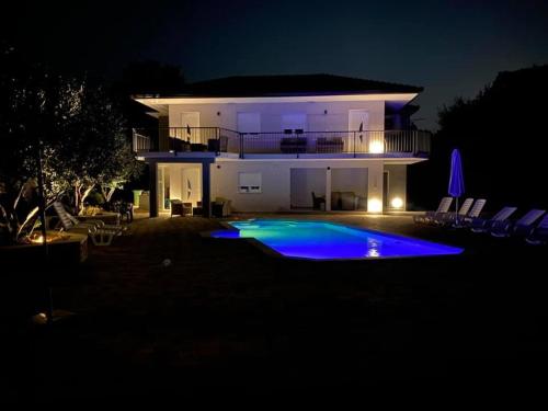 House Aronija with Swimming Pool — 4-Star Luxury Hotel in Grude, Bosnia and Herzegovina