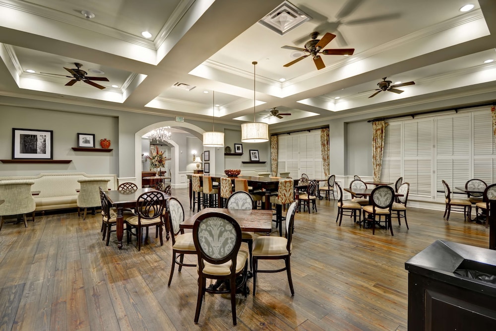 Hampton Inn and Suites Savannah Historic District - photo 54