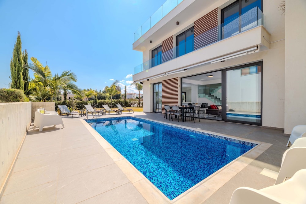 By The Beach Aura Villa