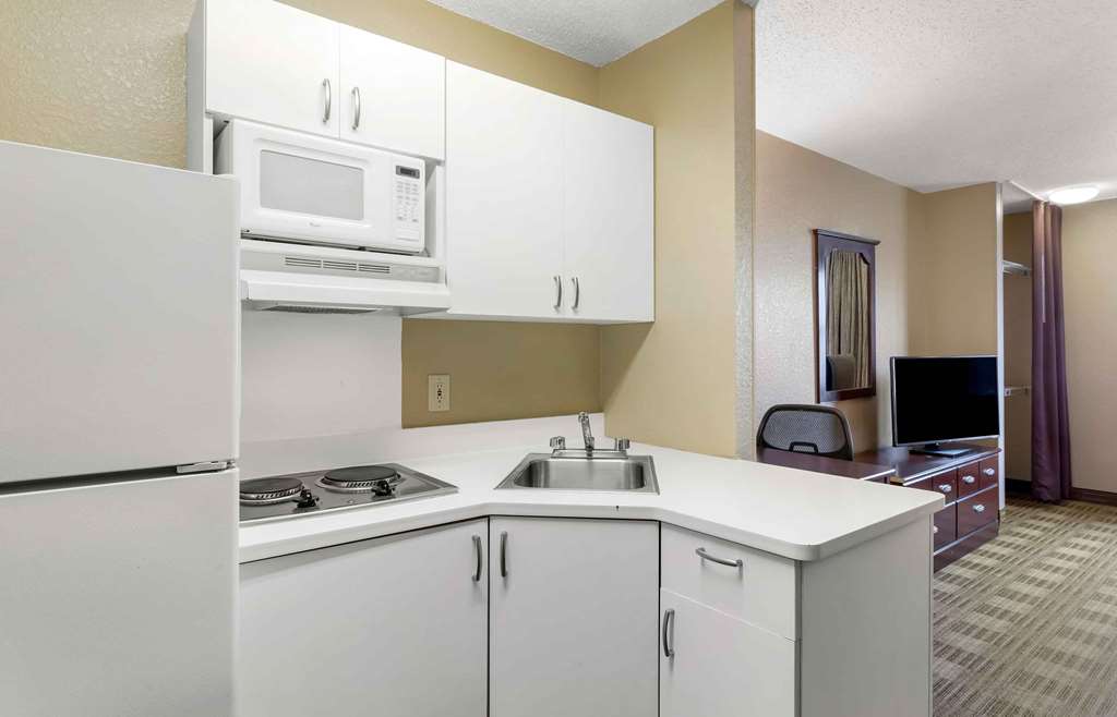 Extended Stay America Suites Houston Galleria Westheimer - photo 10