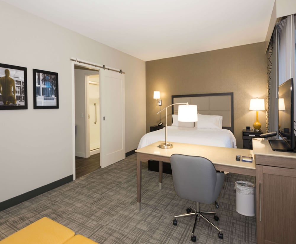 Hampton Inn & Suites Minneapolis University Area - photo 9