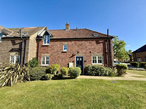 Seasalt Cottage Part of the The Bay Filey Holiday Village with pool gym and direct beach access pub restaurant tennis and meadows walks — 4-Star Luxury Hotel in Filey, United Kingdom