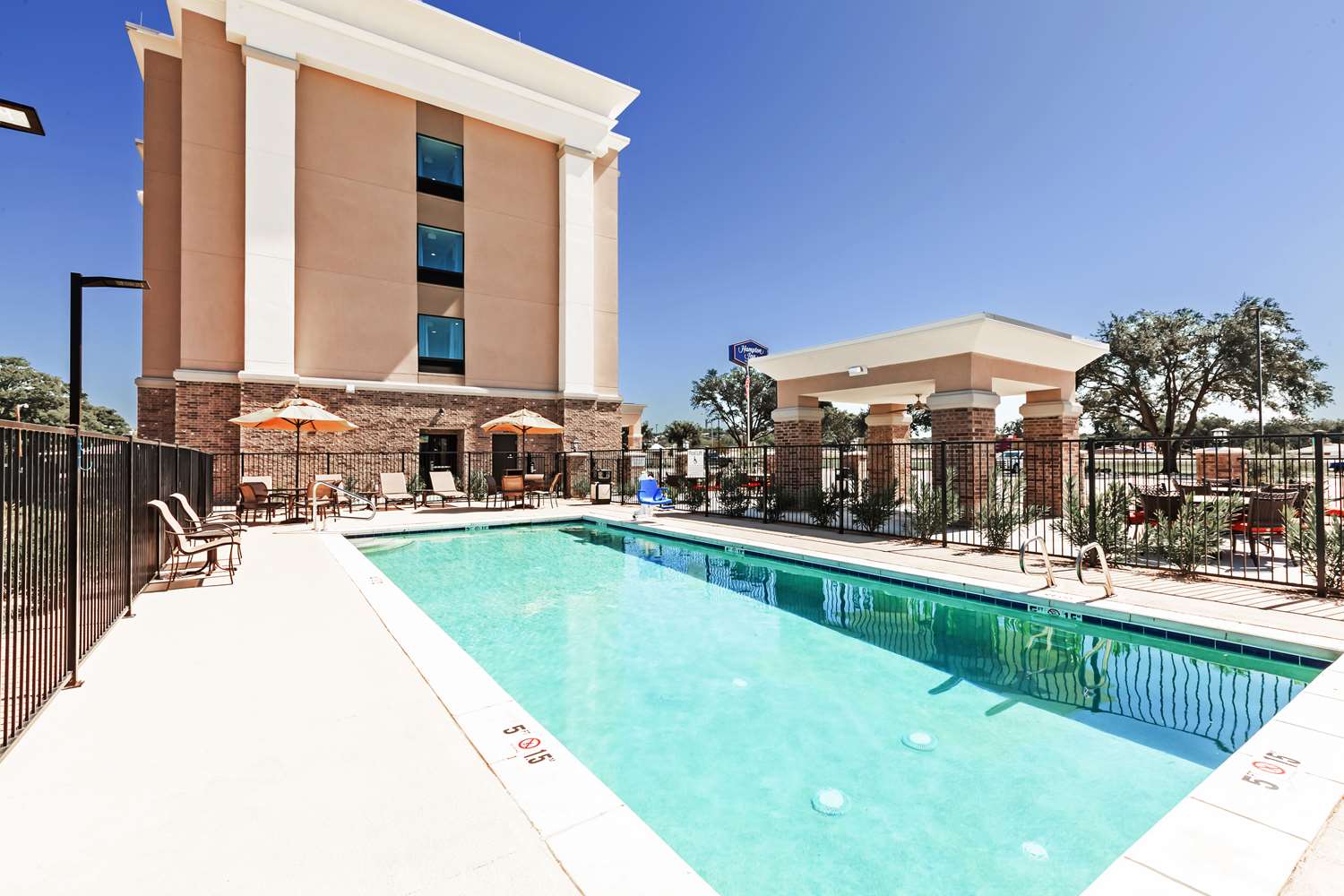 Hampton Inn Ozona - photo 16