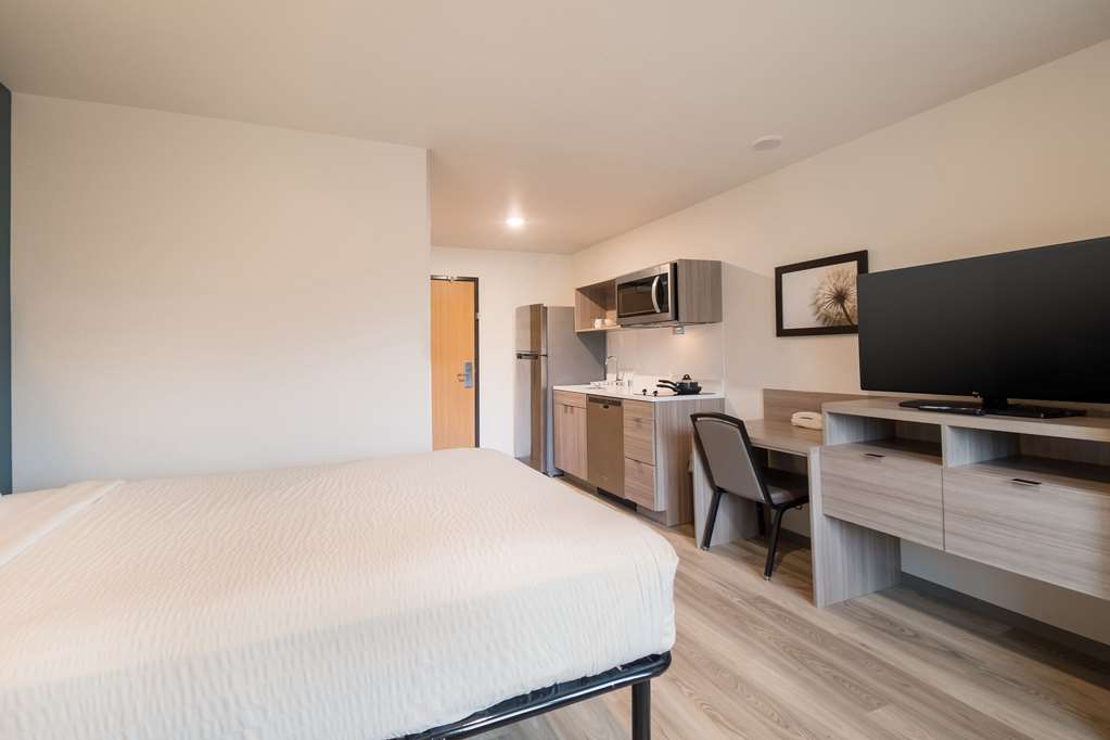 WoodSpring Suites Portland Vancouver - photo 31