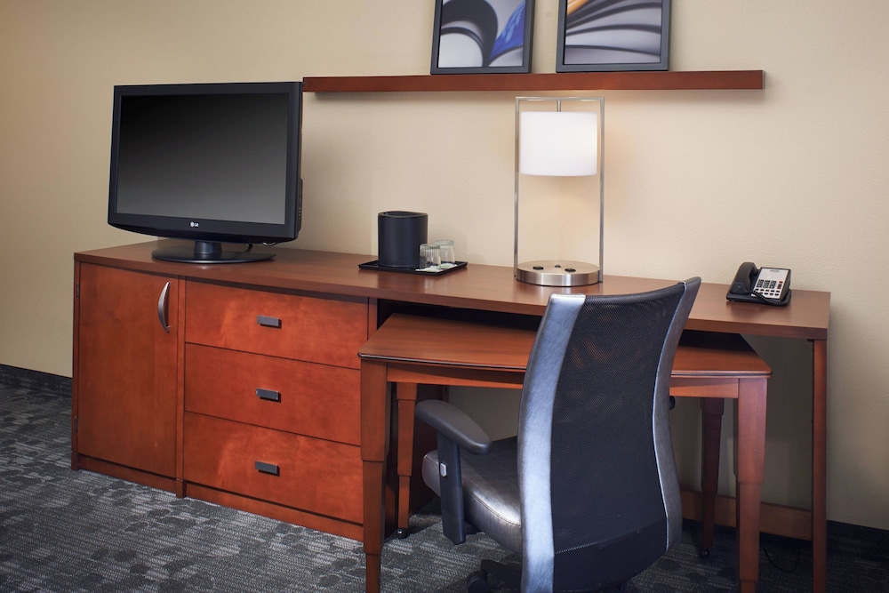 Courtyard by Marriott Rockford - photo 11