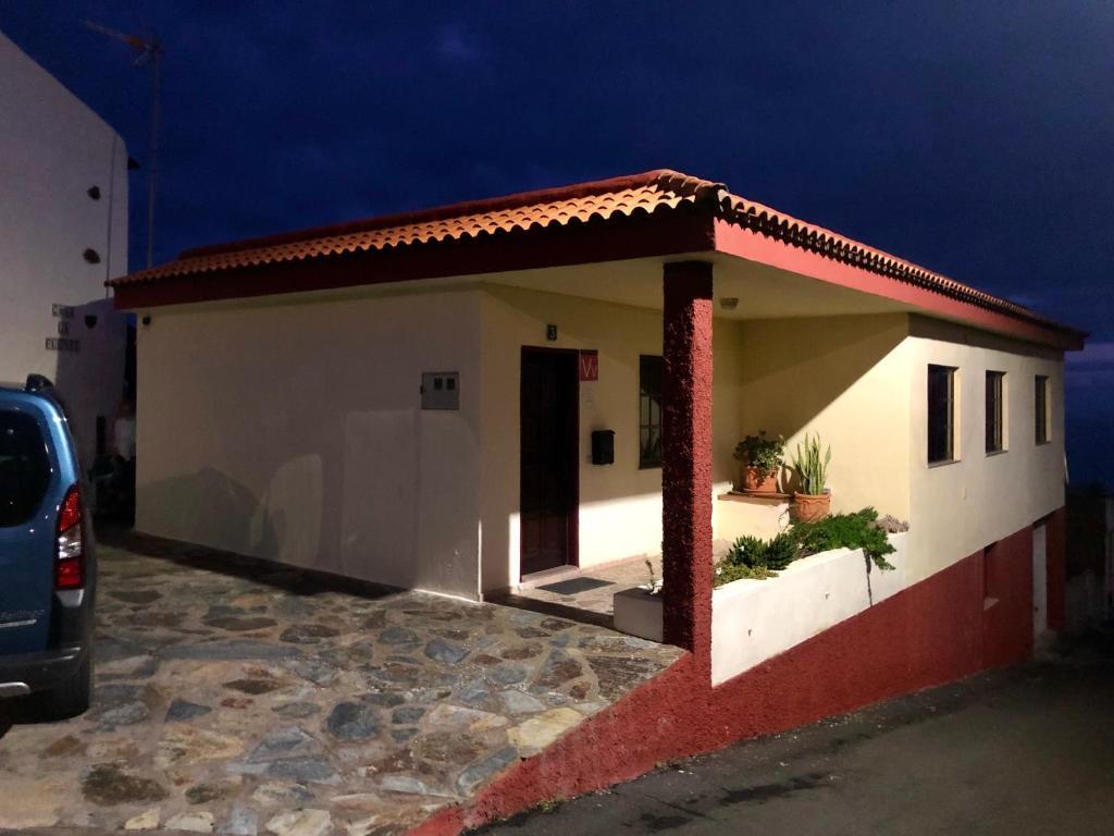 Vv. Casa La Fuente Ii — 4-Star Luxury Hotel in Valverde, Spain