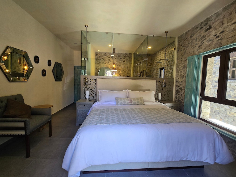 Castello di Carlo Suite Carlo I — 4-Star Luxury Hotel in Tetlatlahuca, Mexico