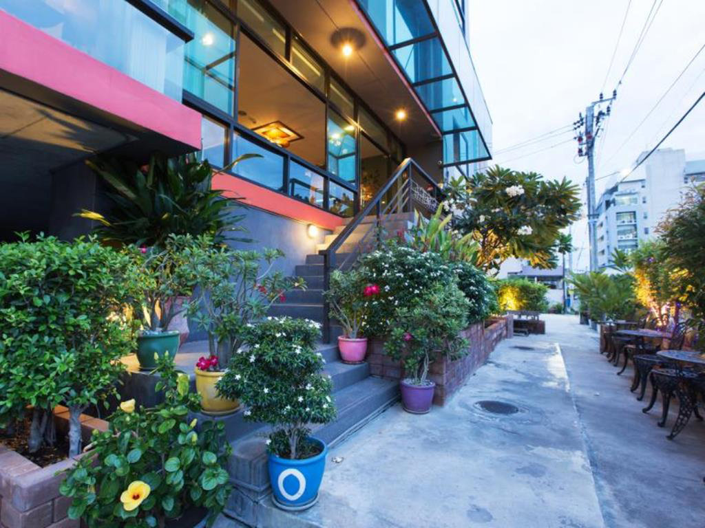 B2 Bangkok Srinakharin Boutique & Budget Hotel