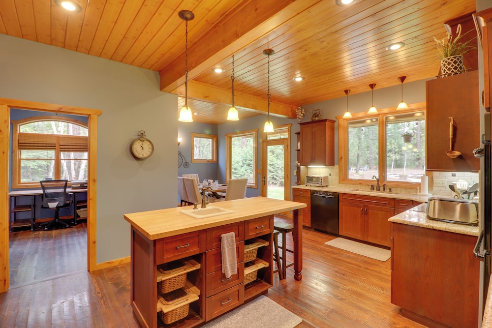 Enchanting Glacier Park Getaway by Flathead Lake — Bigfork — photo 2