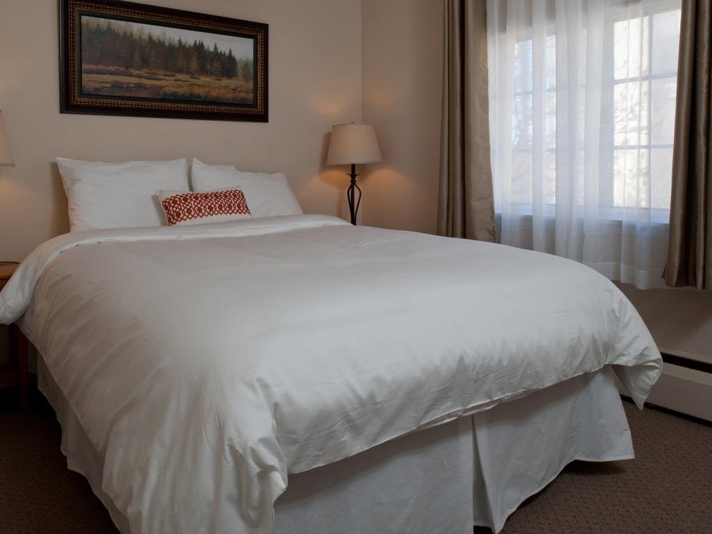 Dukes 8th Avenue Hotel — Anchorage — photo 3