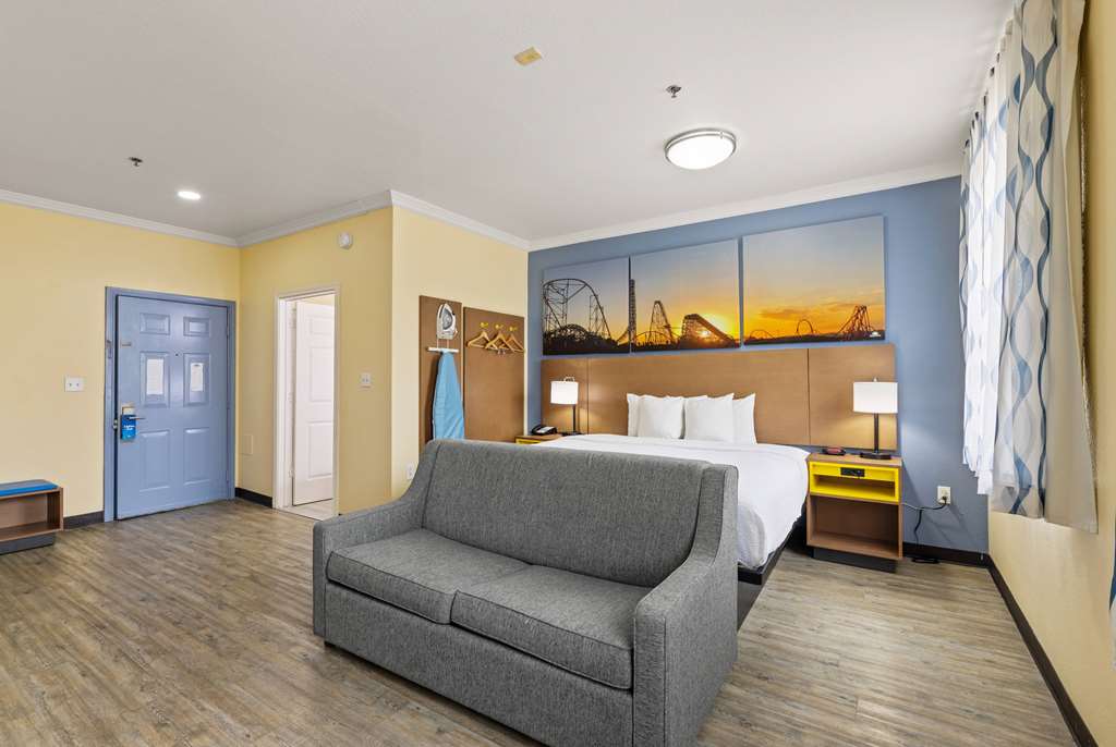 Days Inn & Suites by Wyndham Euless DFW Airport South - photo 47