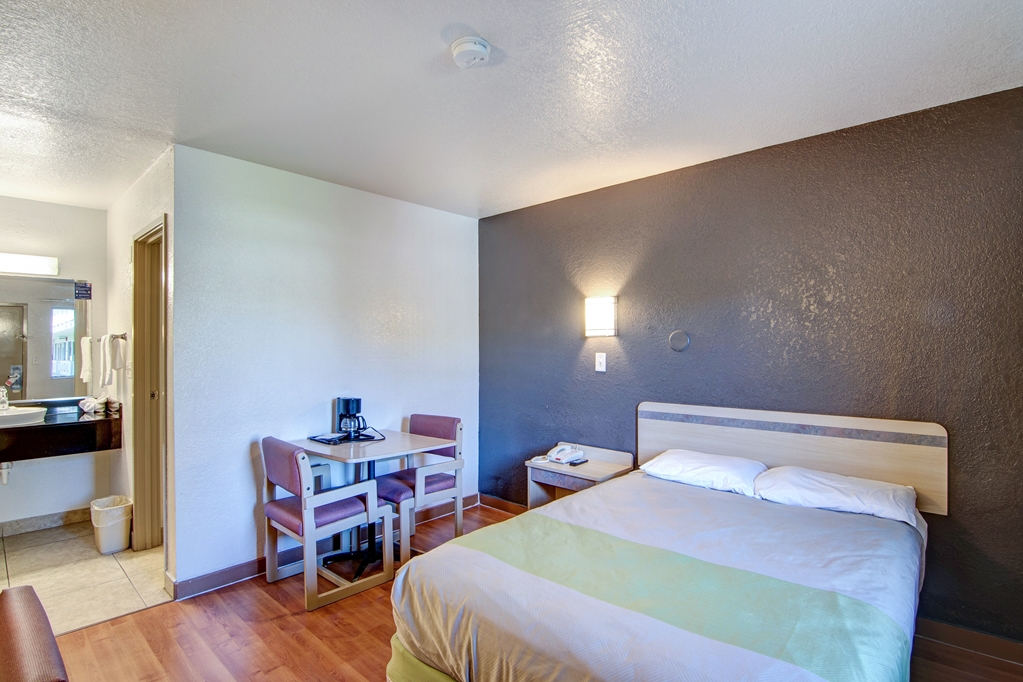 Studio 6 Grand Prairie TX - photo 4