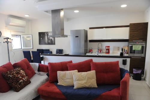 El Angel by Ntinos — 4-Star Luxury Hotel in Kremasti, Greece