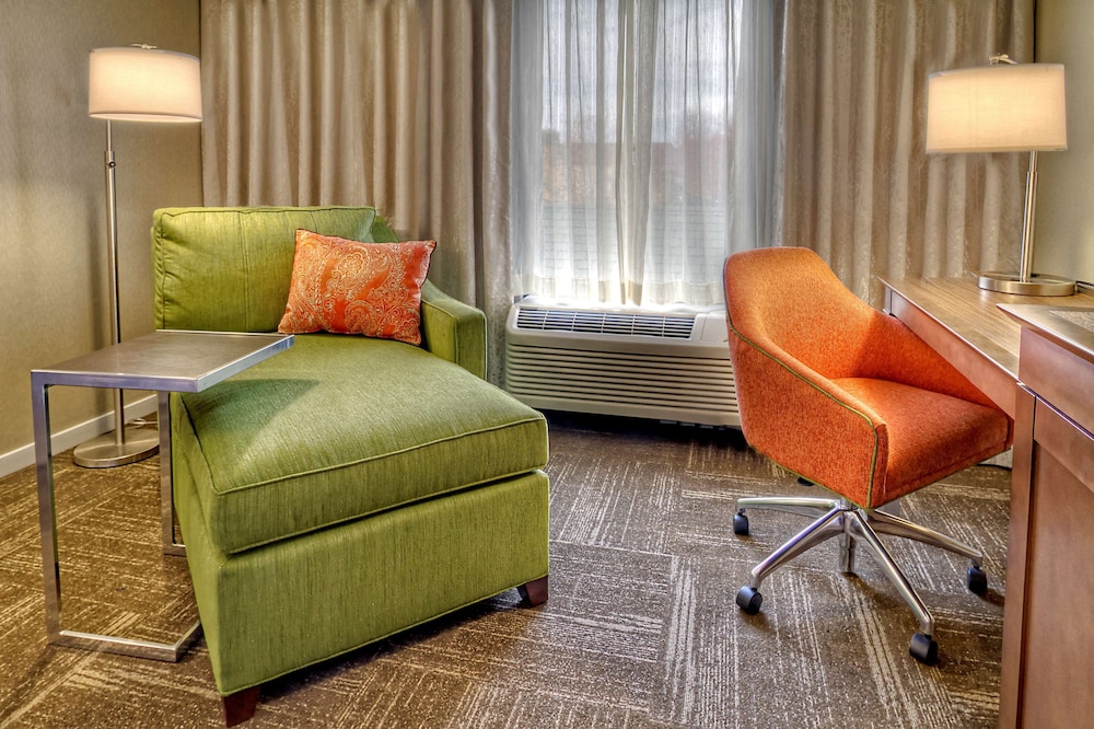 Hampton Inn & Suites Asheville Airport - photo 13