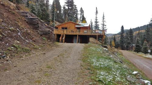 Hillside Haven Pet Friendly Wifi Satellite Wood Burning Stove Large Deck Two Living Rooms — Taos
