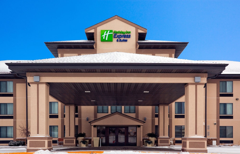 Holiday Inn Express & Suites Winner an IHG Hotel - featured photo