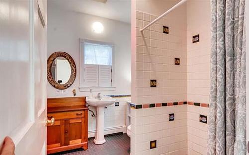 West Tisbury Inn - photo 20