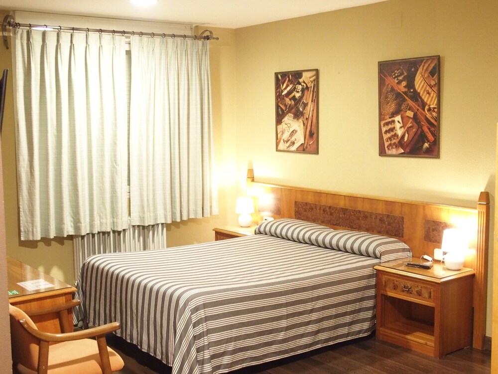 Hotel Restaurante El Tablazo — Villalba De La Sierra