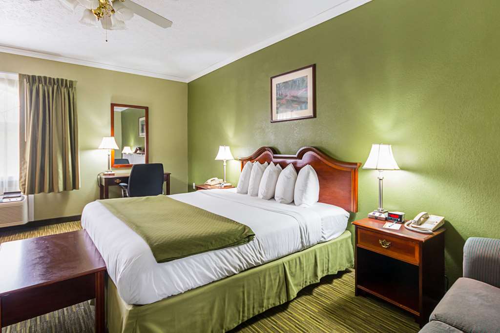 Quality Inn Weston - photo 17