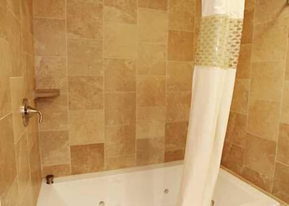 Hampton Inn Salt Lake City North - photo 32