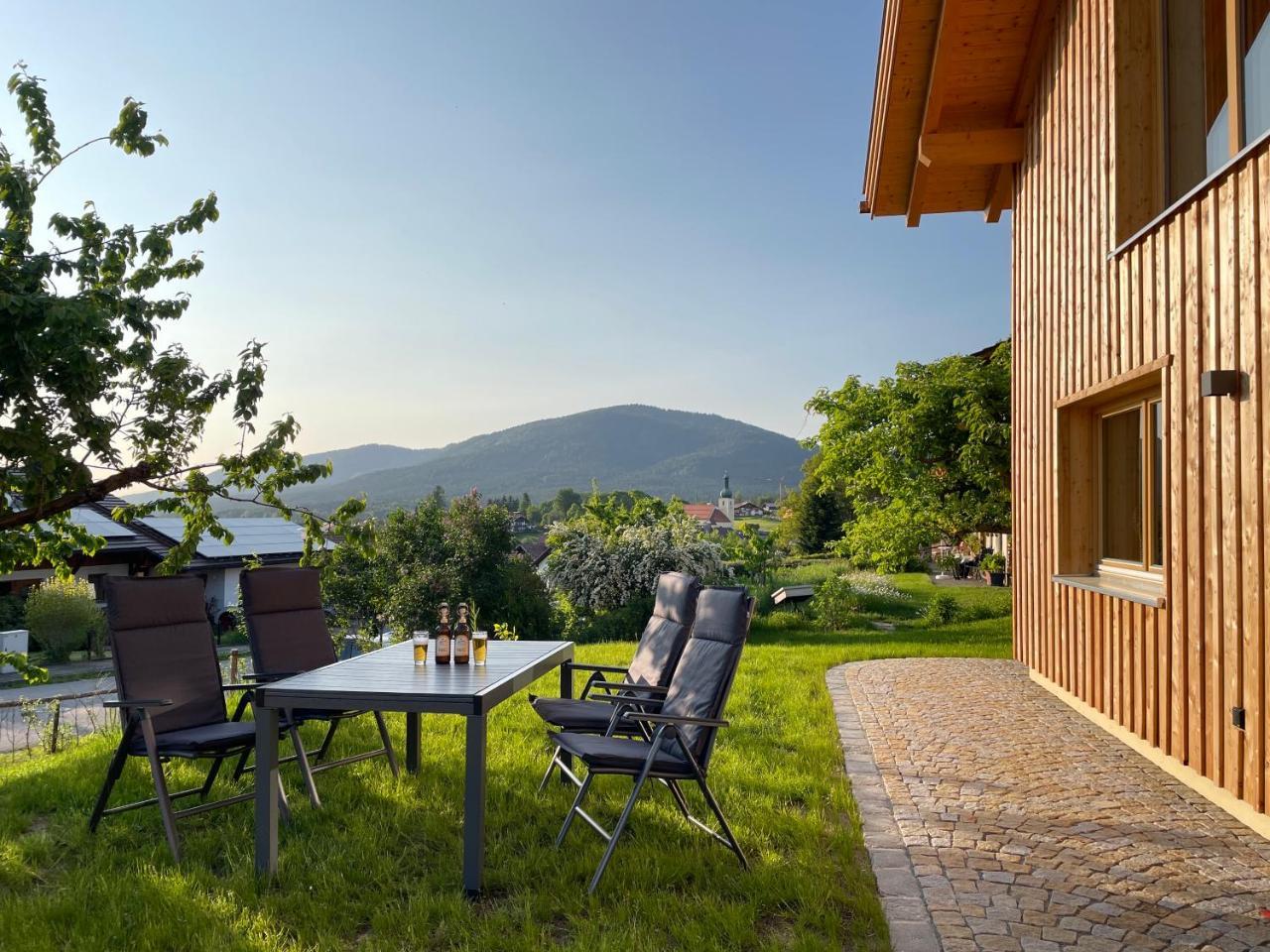 Bayerwald Chalet Kaitersberg mit Sauna Sonnenterrasse und Garten — 4-Star Luxury Hotel in Arnbruck, Germany