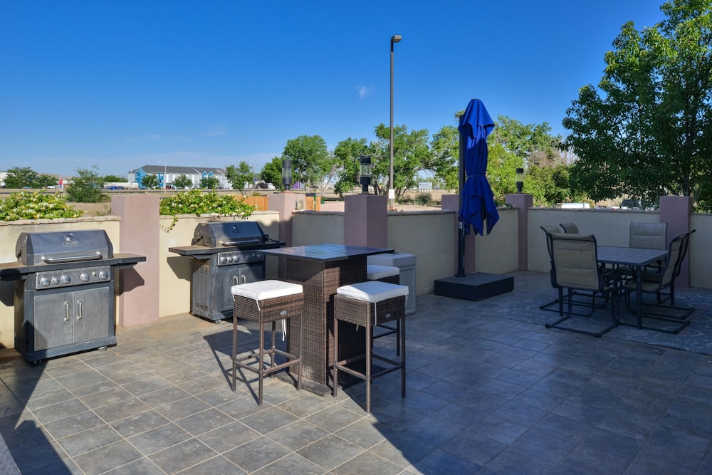 Holiday Inn Express Suites Farmington - photo 71