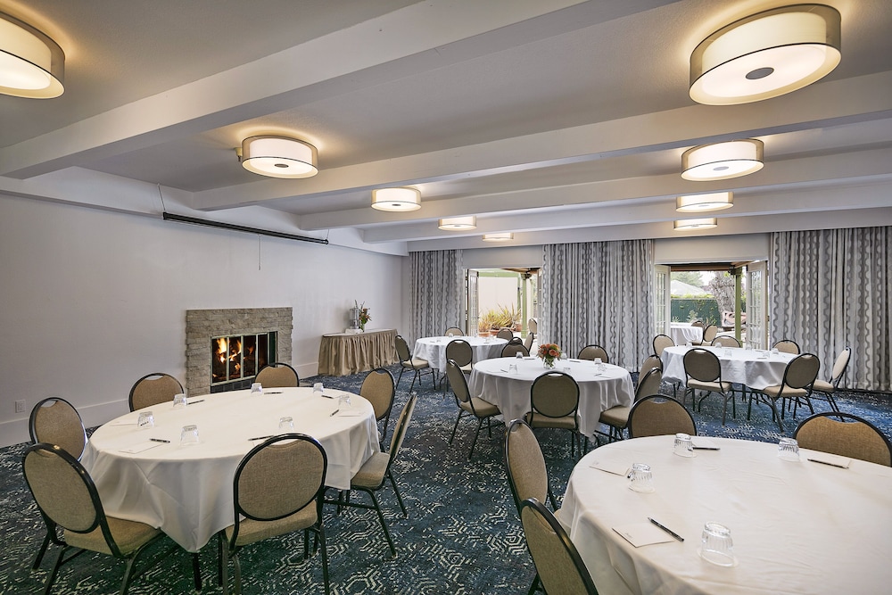 Half Moon Bay Lodge - photo 38