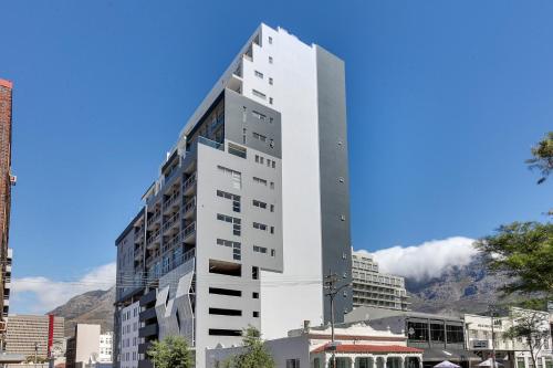 Backup Powered Trendy NY City Apartment at Table Mountain