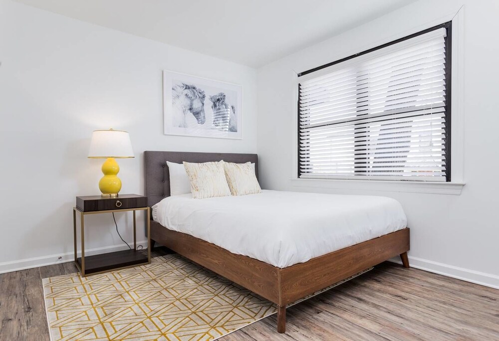 8 BRs Comprised of 4 2BR Suites by Domio - photo 18