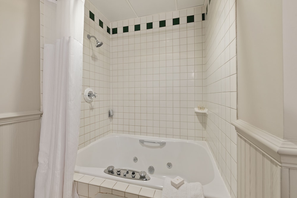 The Audubon Hotel and Event Venue - photo 22