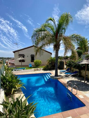 Arco Casas Adosadas — 4-Star Luxury Hotel in Conil De La Frontera, Spain