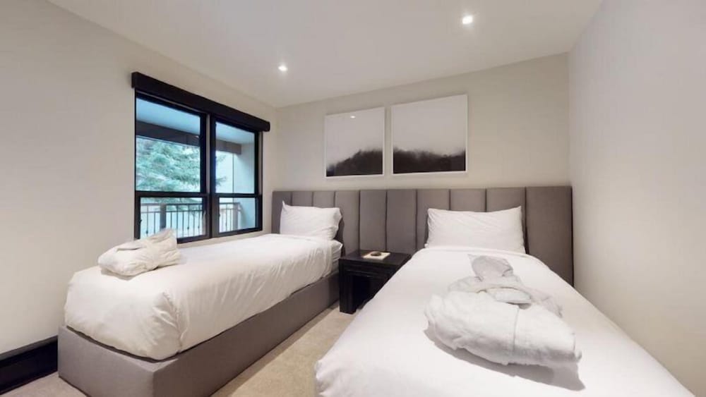 2 Bedroom Boutique Resort Condo With Hot Tub Access and Within Walking Distance to the Eagle Bahn Gondola - photo 9