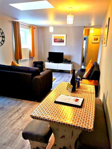 Sunflower Apartment Family Accommodation Near Tenby in Pembrokeshire — 4-Star Luxury Hotel in Tenby, United Kingdom