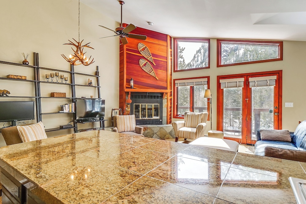 Downtown Frisco Townhome 1 Mi to Lake Dillon — 4-Star Luxury Hotel in Frisco, United States