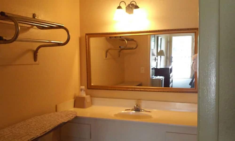 Summer Breeze Motel - photo 22