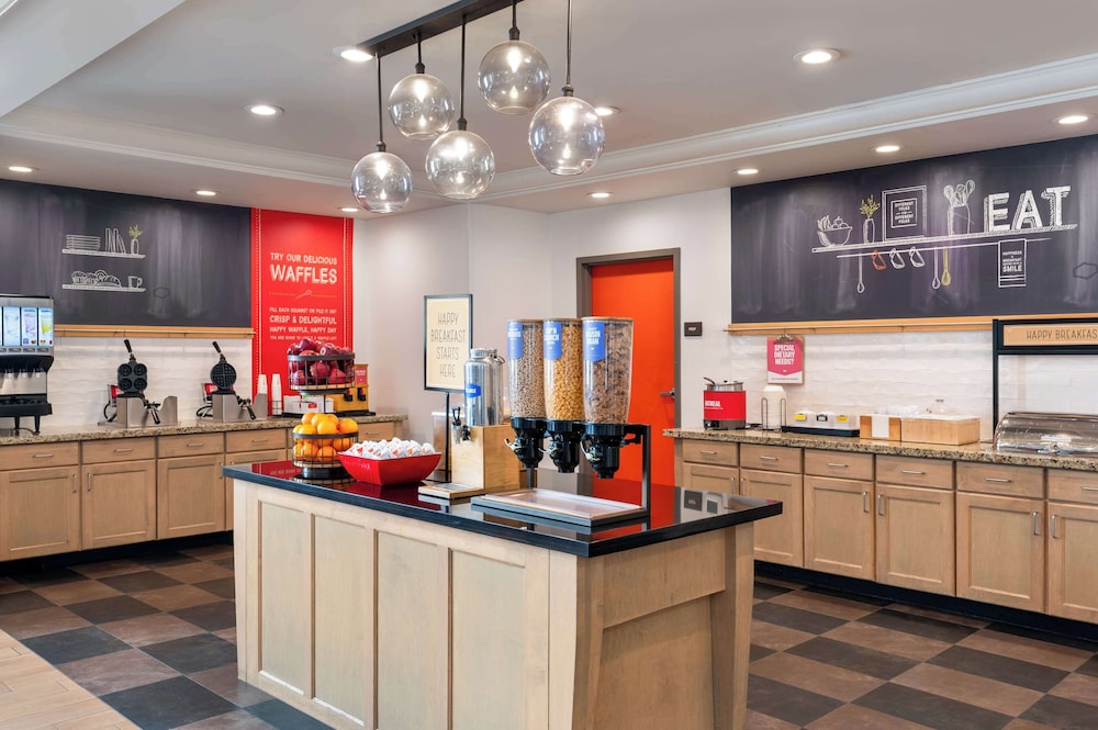 Hampton Inn & Suites Dodge City - photo 35