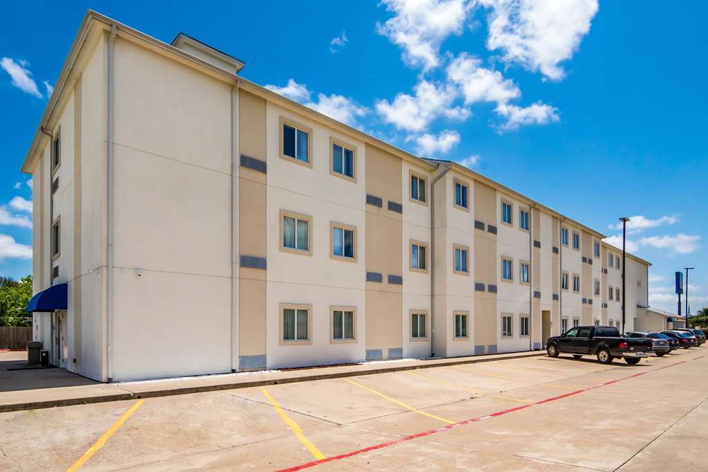 Motel 6 Cleburne TX - photo 5