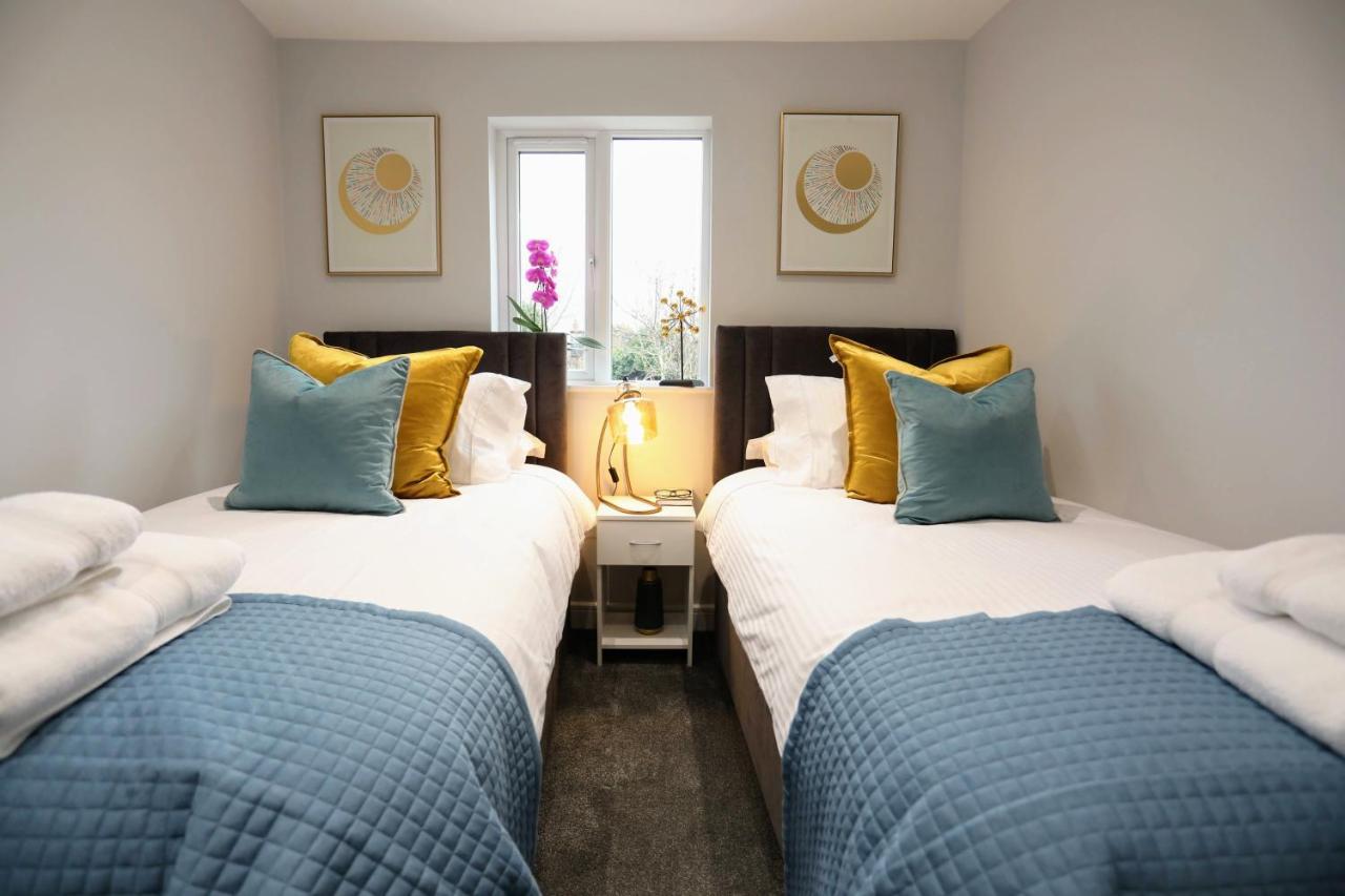 Aisiki Apartments at Stanhope Road North Finchley Airconditioned 3 Bedroom and 2 Bathroom Pet Friendly Duplex Flat King or Twin Beds with Free Wi Fi — 4-Star Luxury Hotel in London, United Kingdom