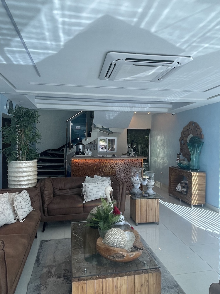 Hotel Monte Mar — Azua