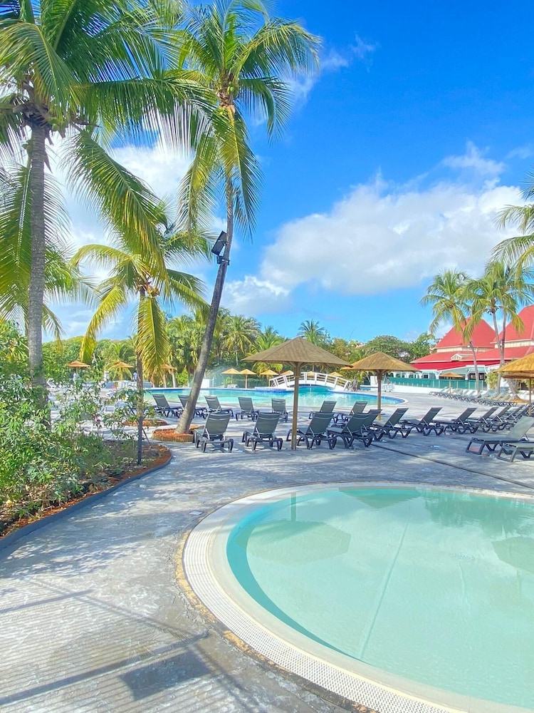 TROPIC Appartements PREMIUM village vacances vue mer Guadeloupe St Anne — 4-Star Luxury Hotel in Sainte-Anne, Guadeloupe