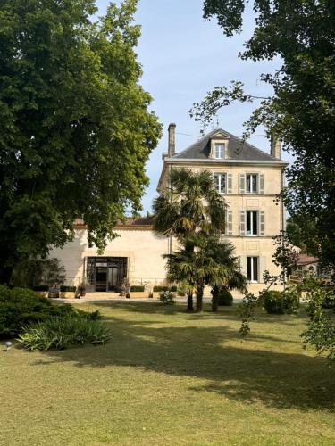 Le Domaine De Ferrat — hotel in Mirambeau