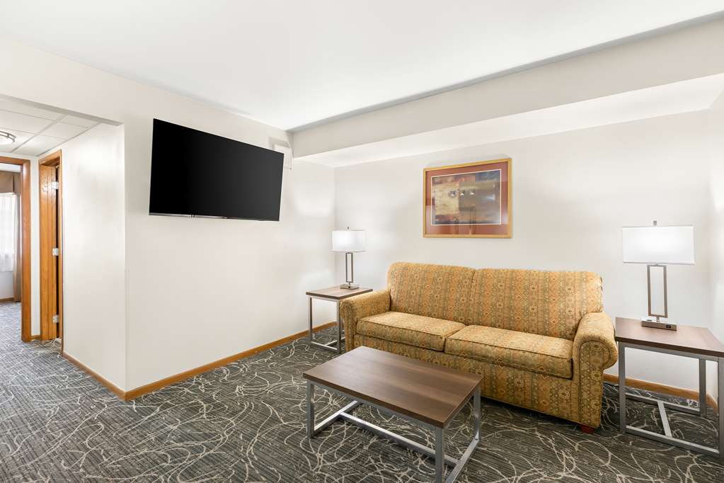 Best Western West Towne Suites - photo 35