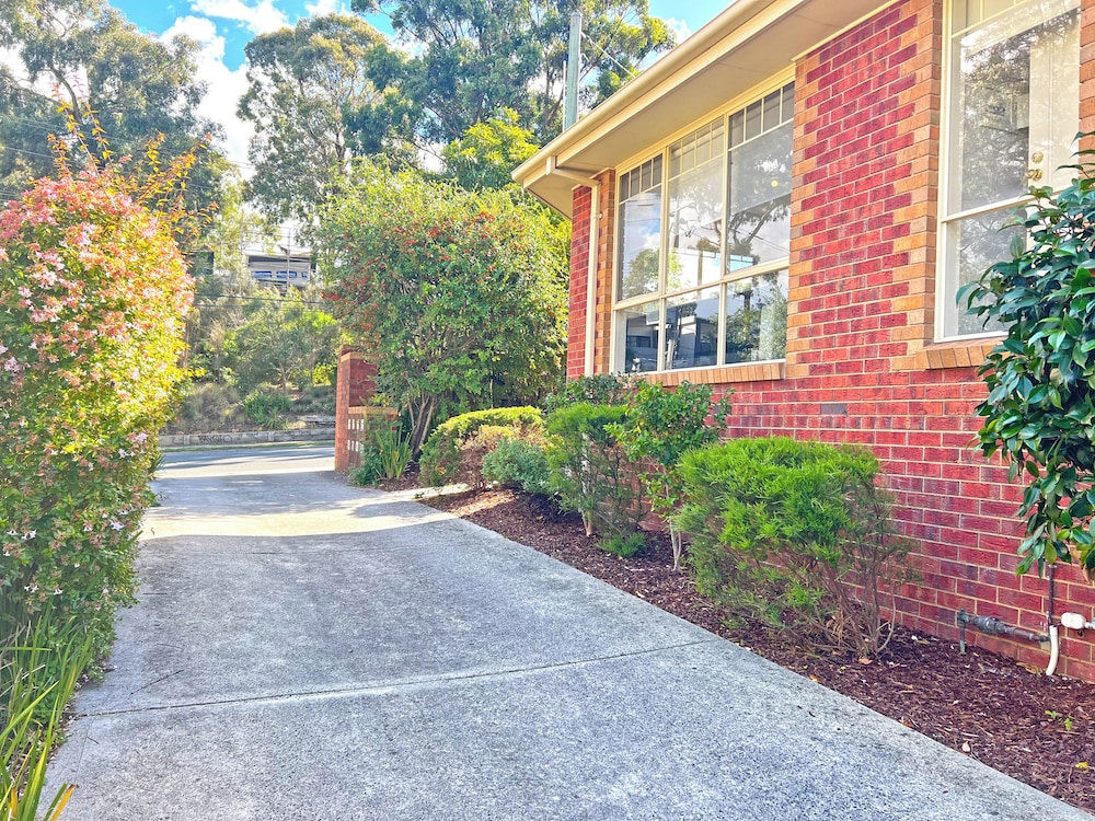 Charming Convenient 2BR Compact House Ringwood — 4-Star Luxury Hotel in Ringwood, Australia