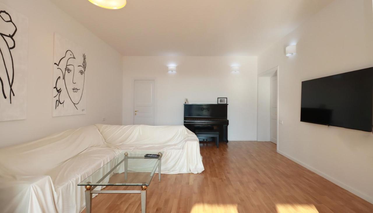 Stylish & Authentic 2BR Retreat in Central Tbilisi Wehost