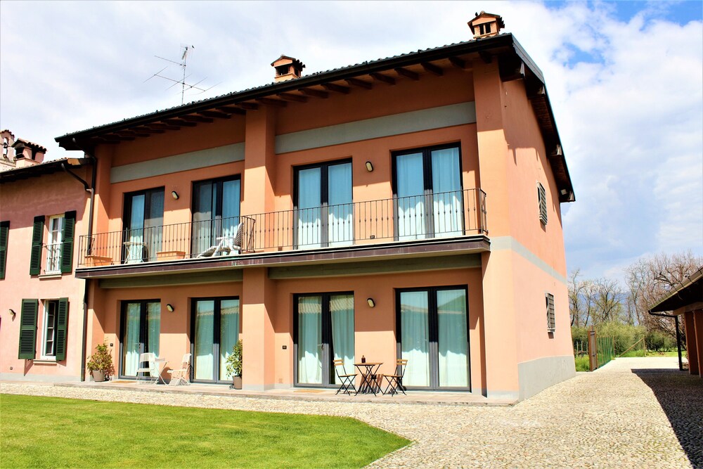 Appartamento Franciacorta — 4-Star Luxury Hotel in Cazzago San Martino-Calino, Italy