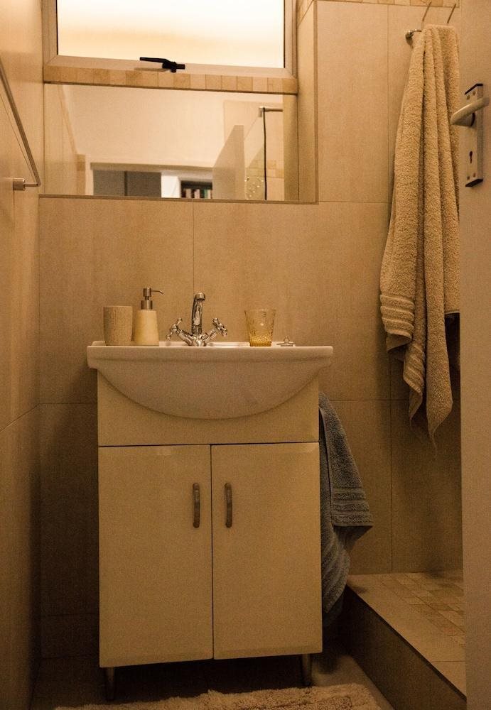 Monaco Gardens Annelines Self Catering Apartments — 4-Star Luxury Hotel in Cape Town, South Africa