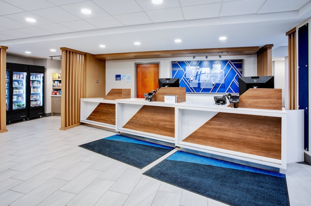 Holiday Inn Express Hotel & Suites Belleville by IHG - photo 2