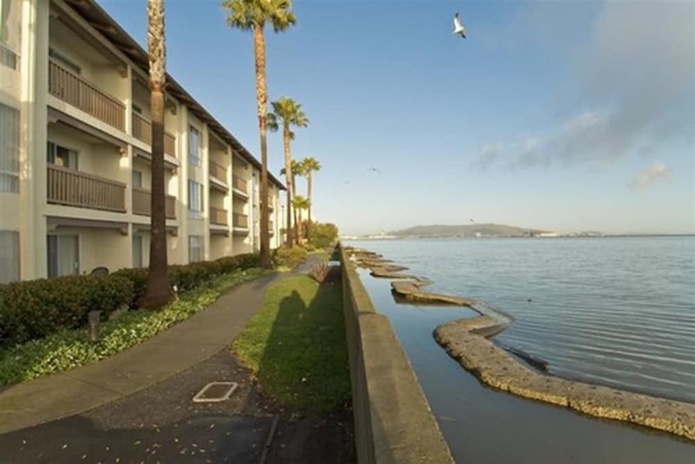 Vagabond Inn Executive San Francisco Airport - photo 41
